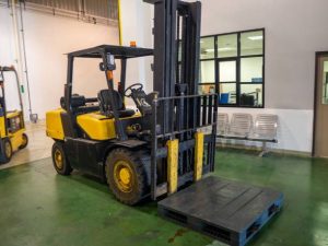A guaranteed operational used electric rider forklift